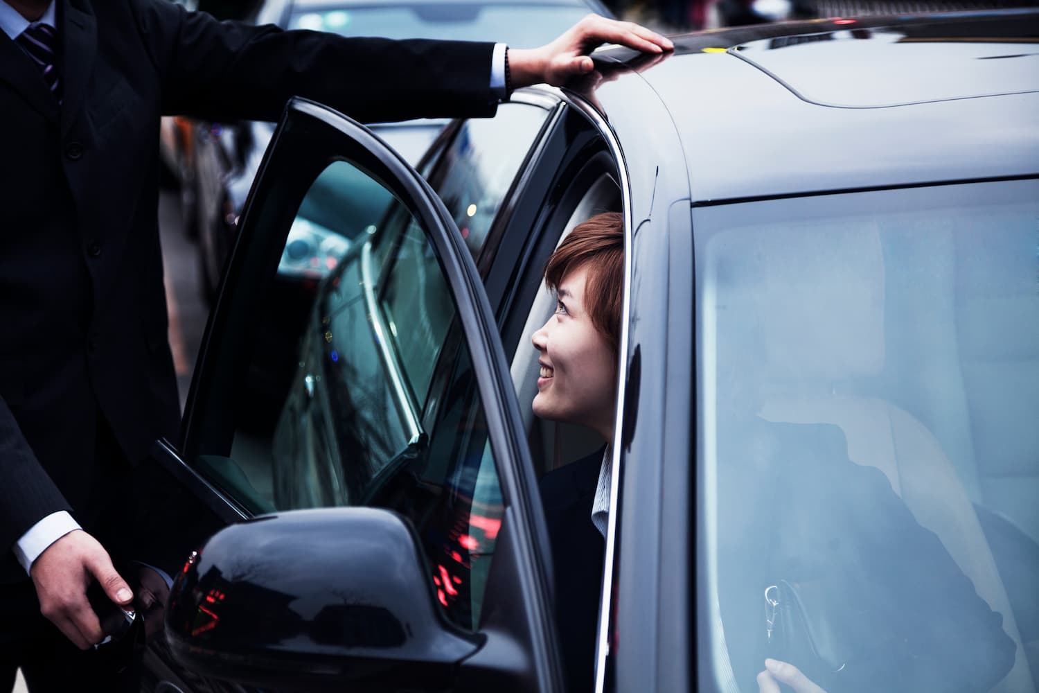 businessman-opening-car-door-for-businesswoman-dur-2024-10-23-08-32-05-utc-1.jpg